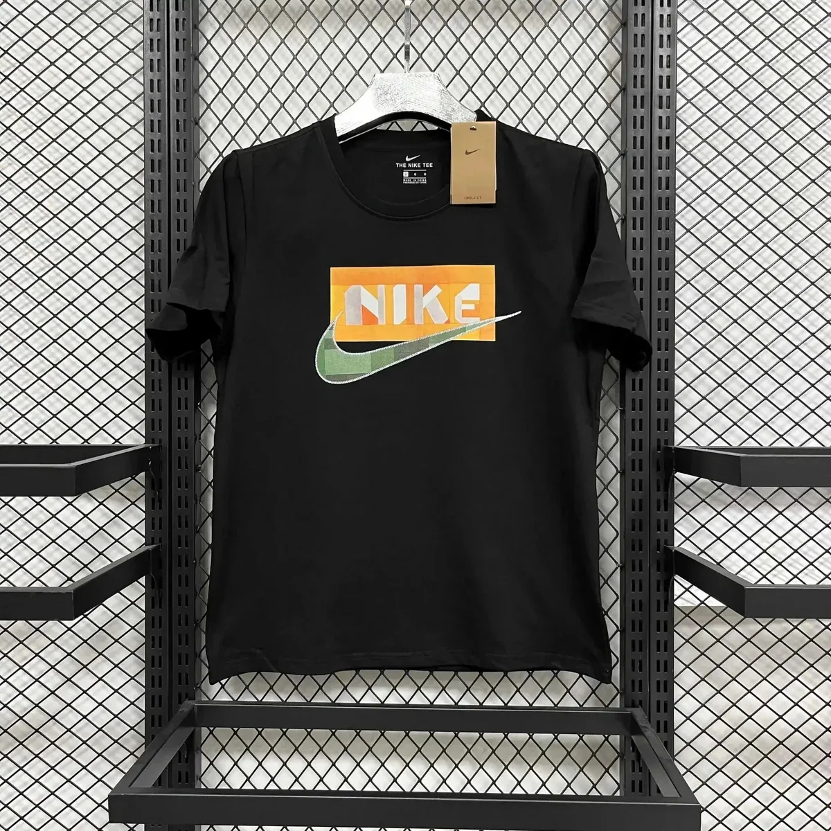 Nike Nike Black NIKE Graphic T-Shirt Black - 1