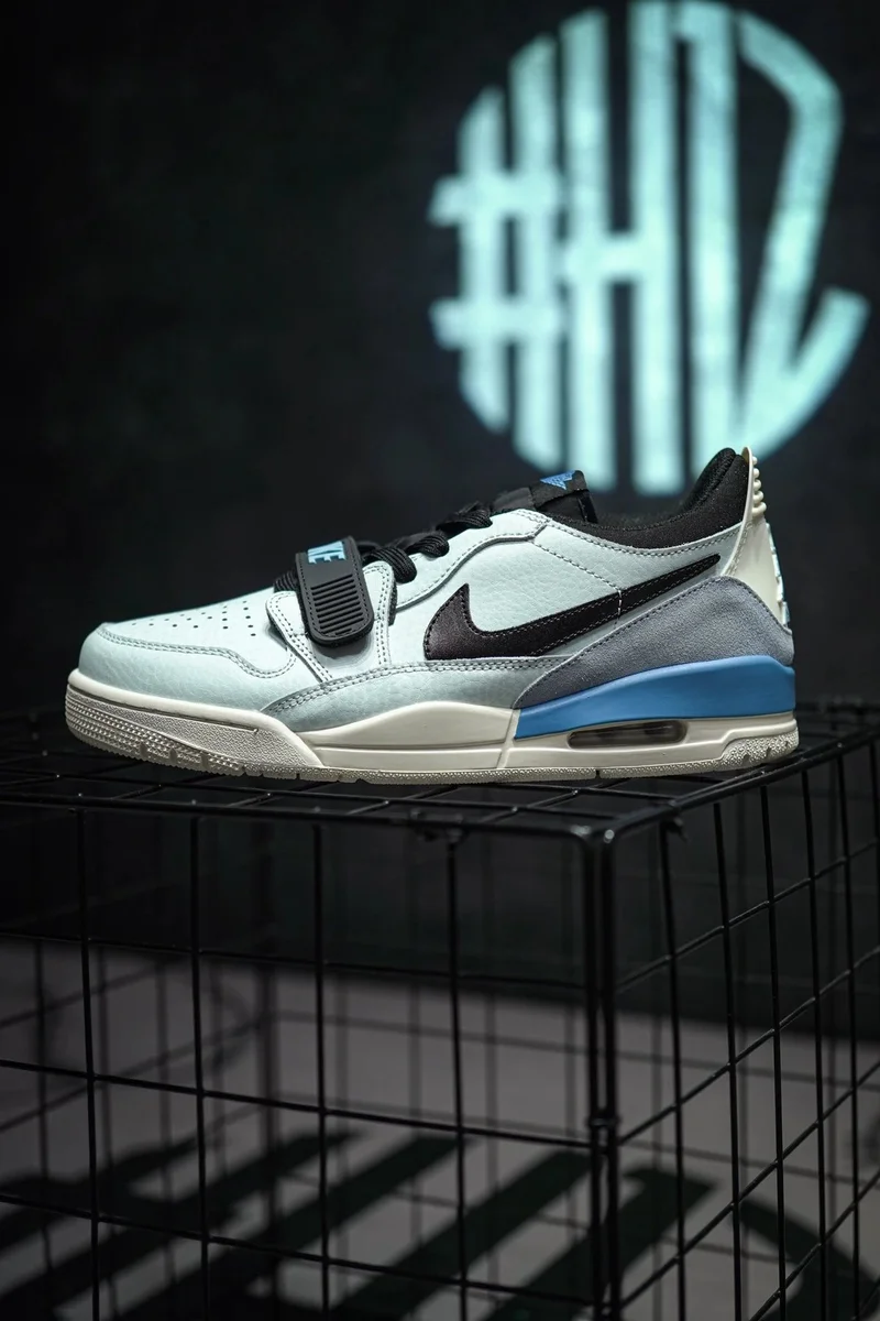 Jordan Nike Air Jordan 3 Legacy Low Sail/University Blue Sneakers Blue - 1