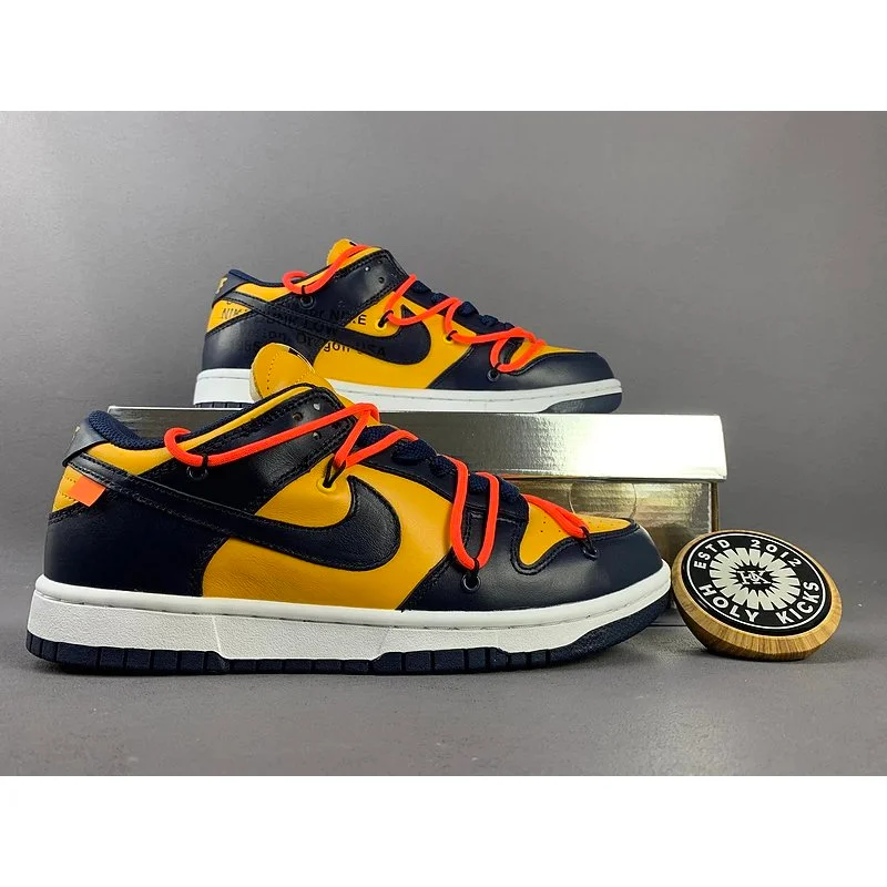 Nike Nike Dunk Low University Gold/Black Sneakers Gold - 1