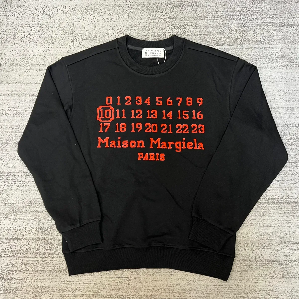 Maison Margiela Maison Margiela Black Red Numbers Crewneck Sweatshirt Black - 1