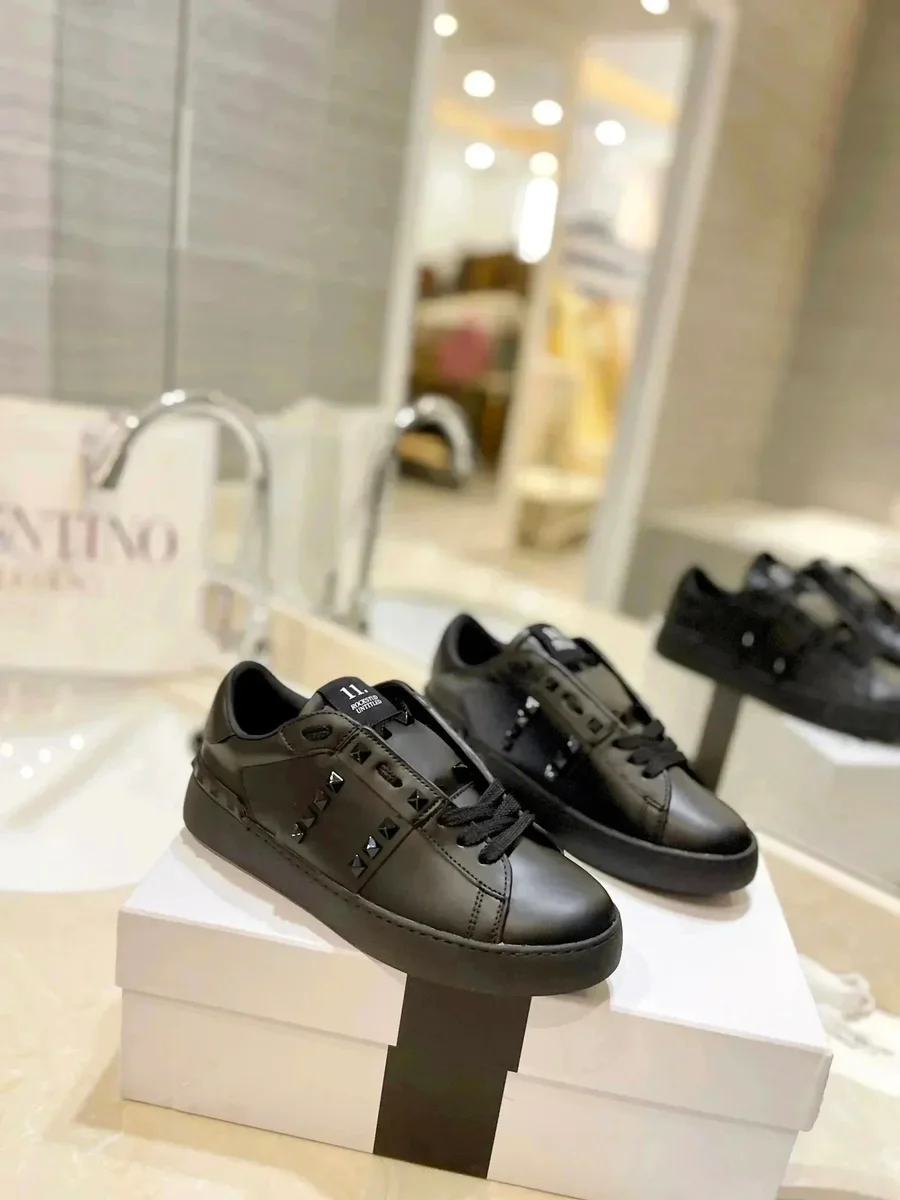 Valentino Valentino Rockstud Garavani Black Sneakers Black - 1