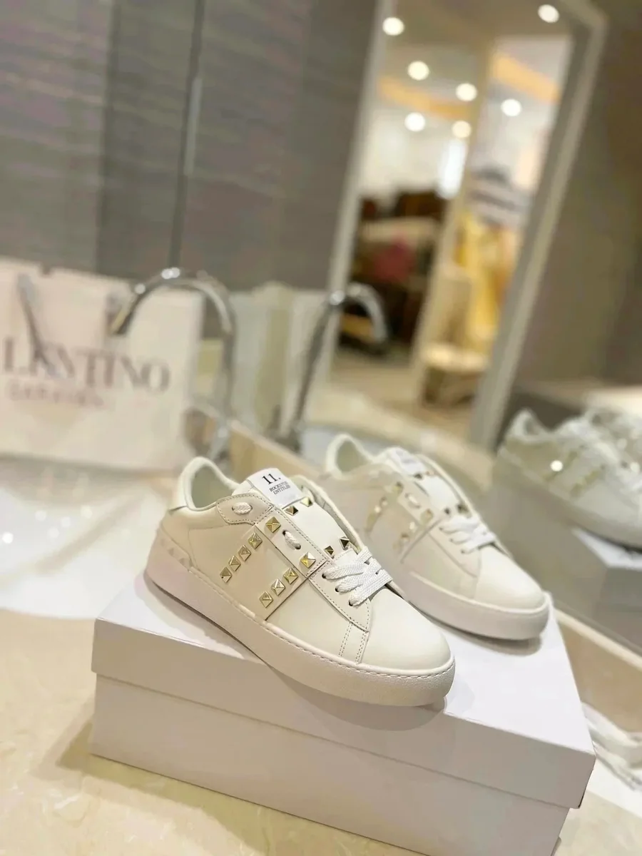 Valentino Valentino Rockstud Garavani White Sneakers White - 1