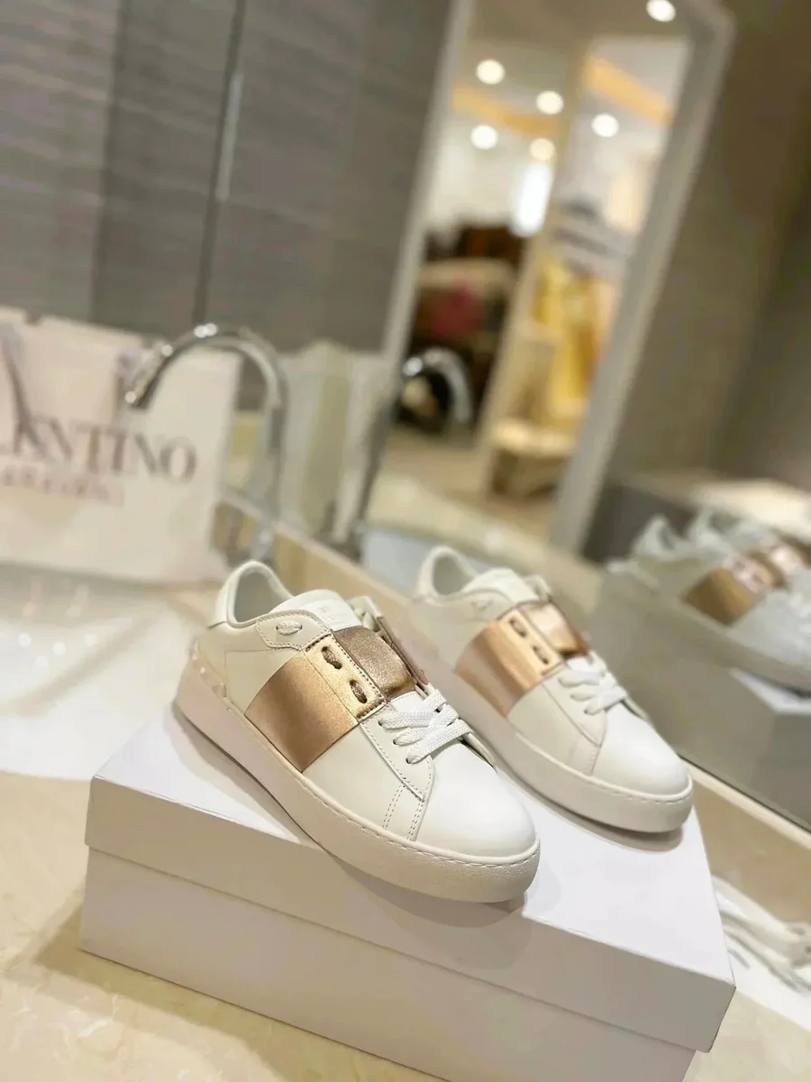 Valentino Valentino Rockstud Garavani White & Gold Sneakers White - 1