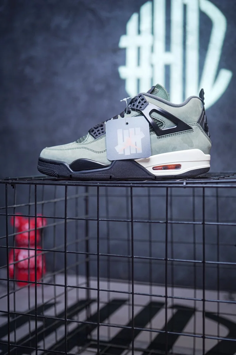 Jordan Air Jordan Air Jordan 4 Military Green Sneakers Green - 1