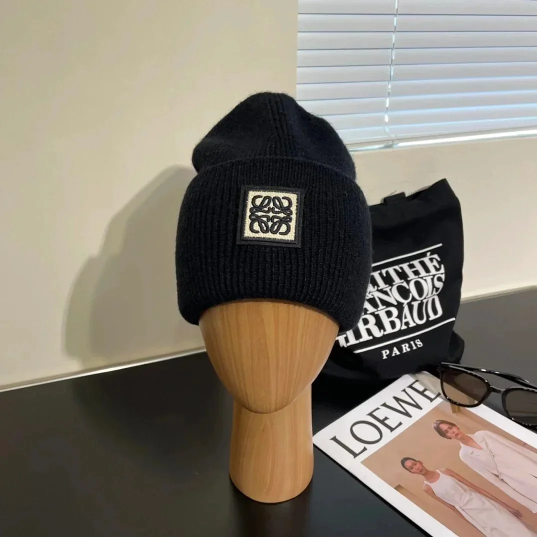 Loewe Loewe All Over Logo Beanie Black Headwear Black - 1