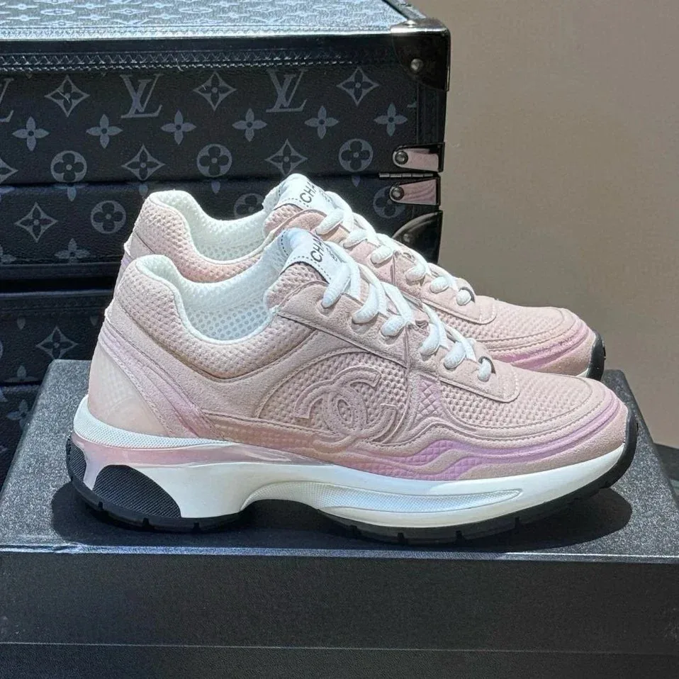 Chanel Chanel Runners Pink Leather Sneakers Pink