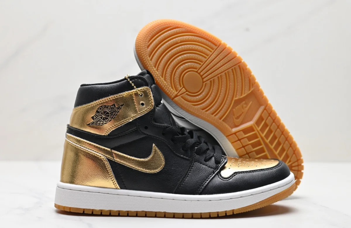 Jordan Nike Air Jordan 1 Black/Gold Metallic Sneakers Black - 1