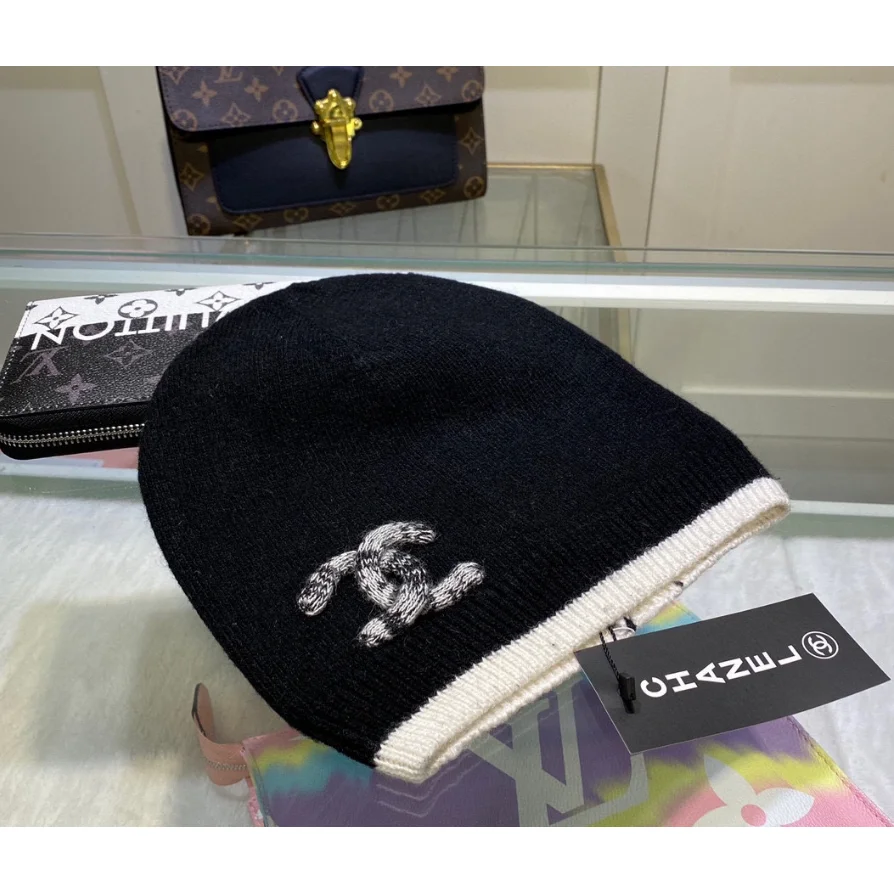 Chanel CC Logo Beanie Black