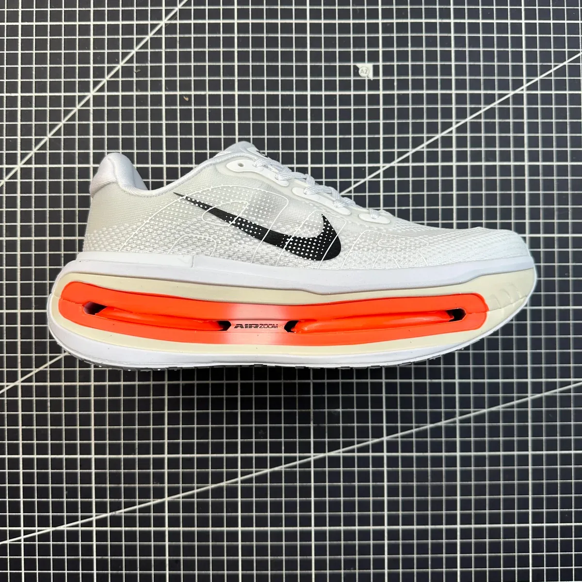 Nike Nike Air Zoom Vomero Triple White Running Sneakers White - 1