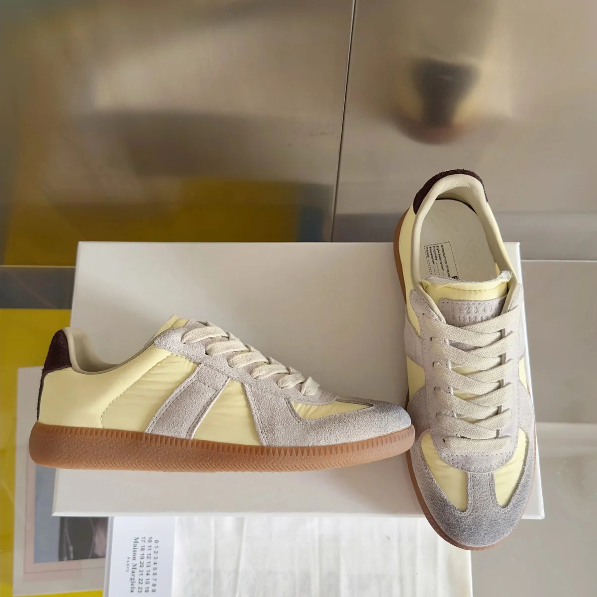 Maison Margiela Maison Margiela Replica Low Top Sneakers Cream & Grey Cream - 1