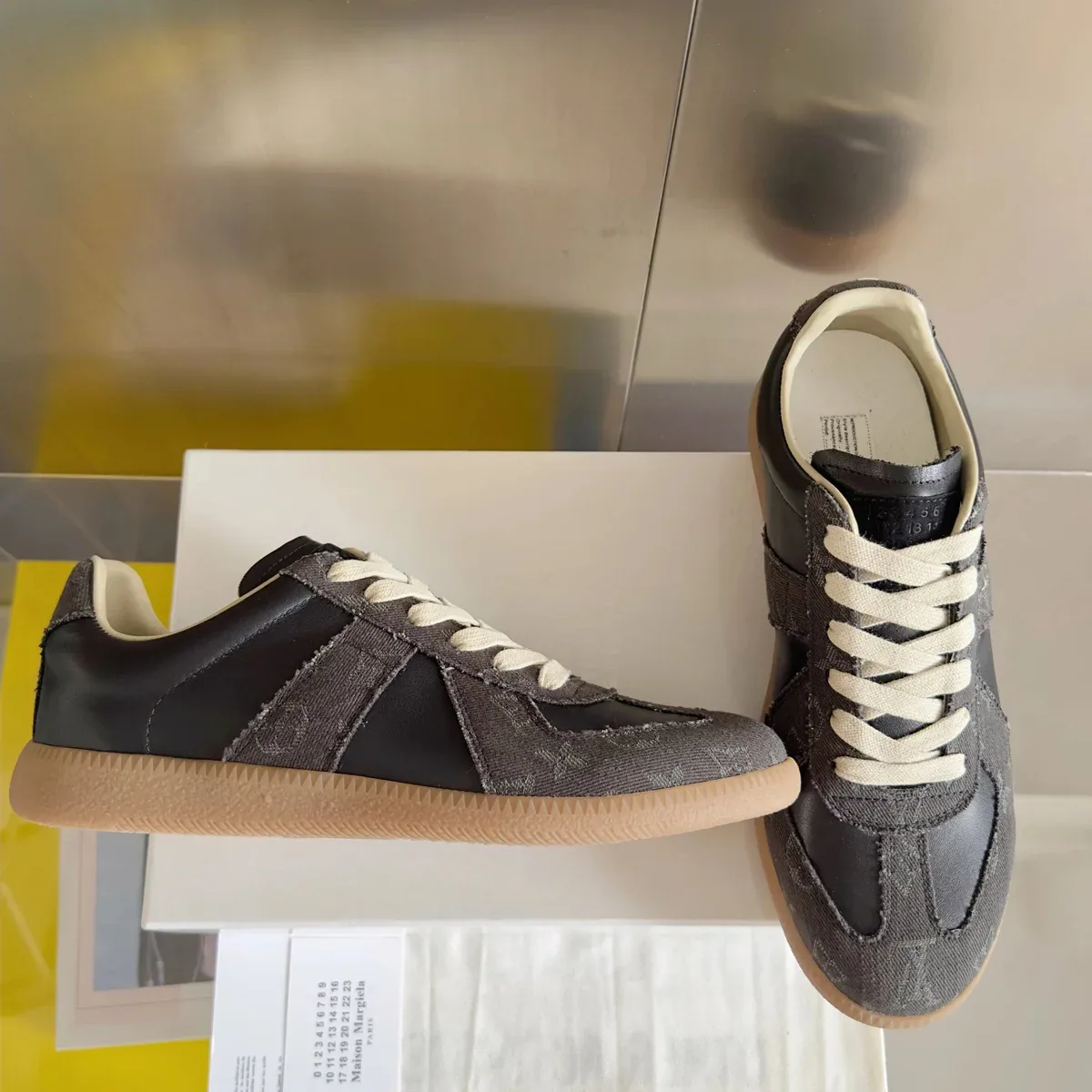 Maison Margiela Maison Margiela Replica Low-Top Sneakers Black/White Black - 1