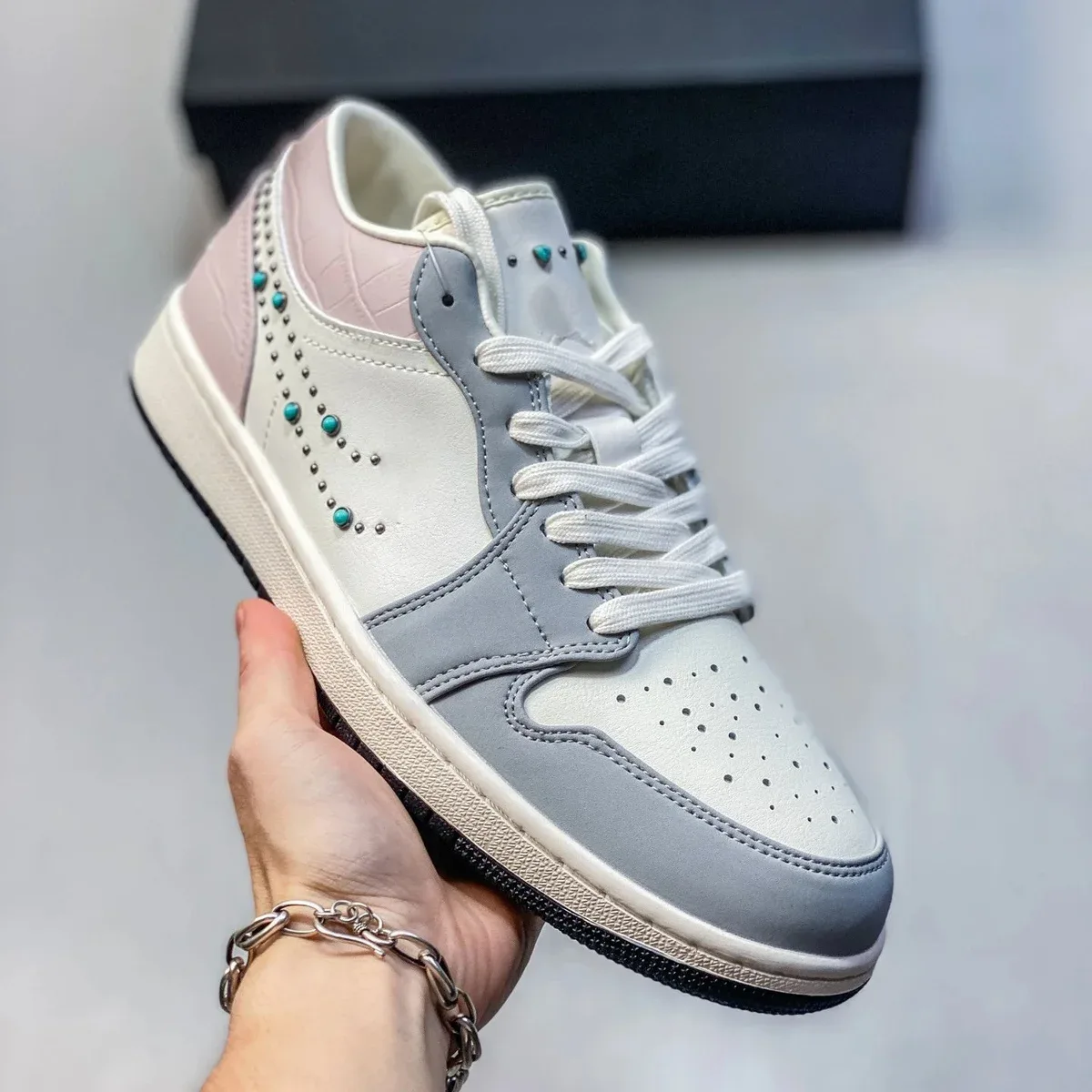 Jordan Nike Air Jordan 1 Grey/Pink White Sneakers Grey - 1