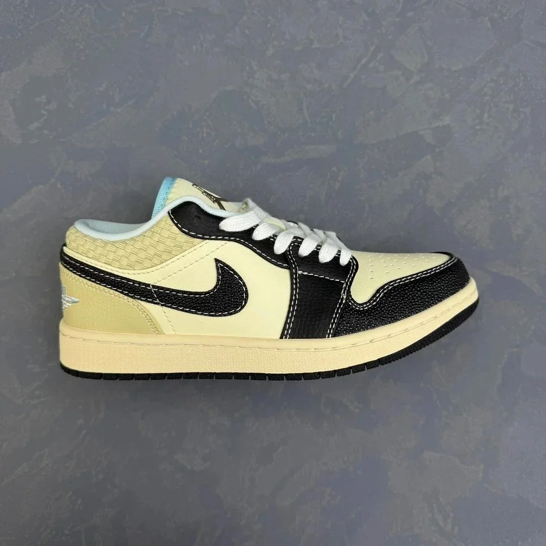 Nike Air Jordan 1 Low Sail/Black Sneakers