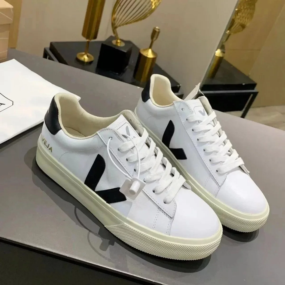 Veja VEJA White/Black Sneakers