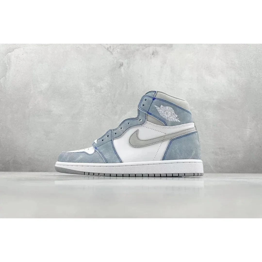 Nike Air Jordan 1 Light Smoke Grey Sneakers