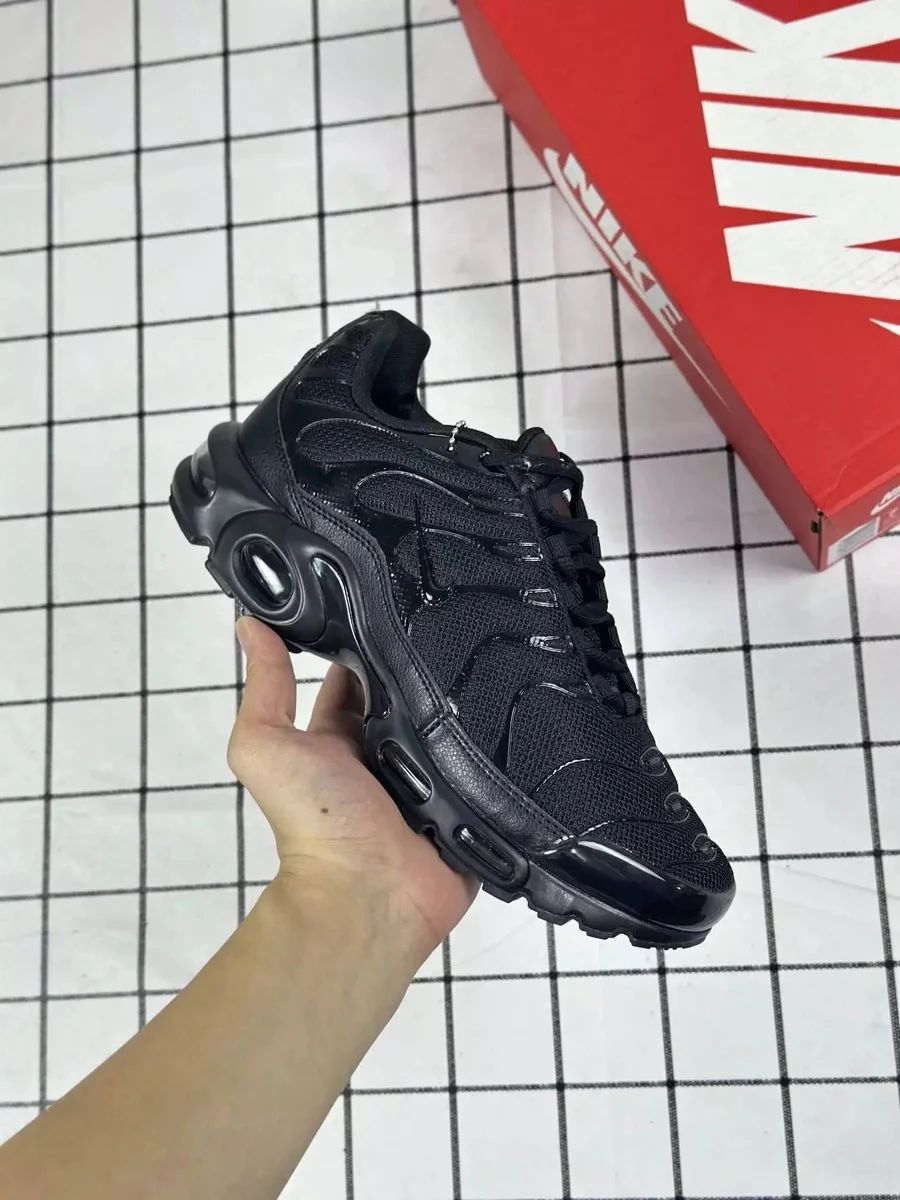 Nike Air Max Tuned Air Triple Black Sneakers