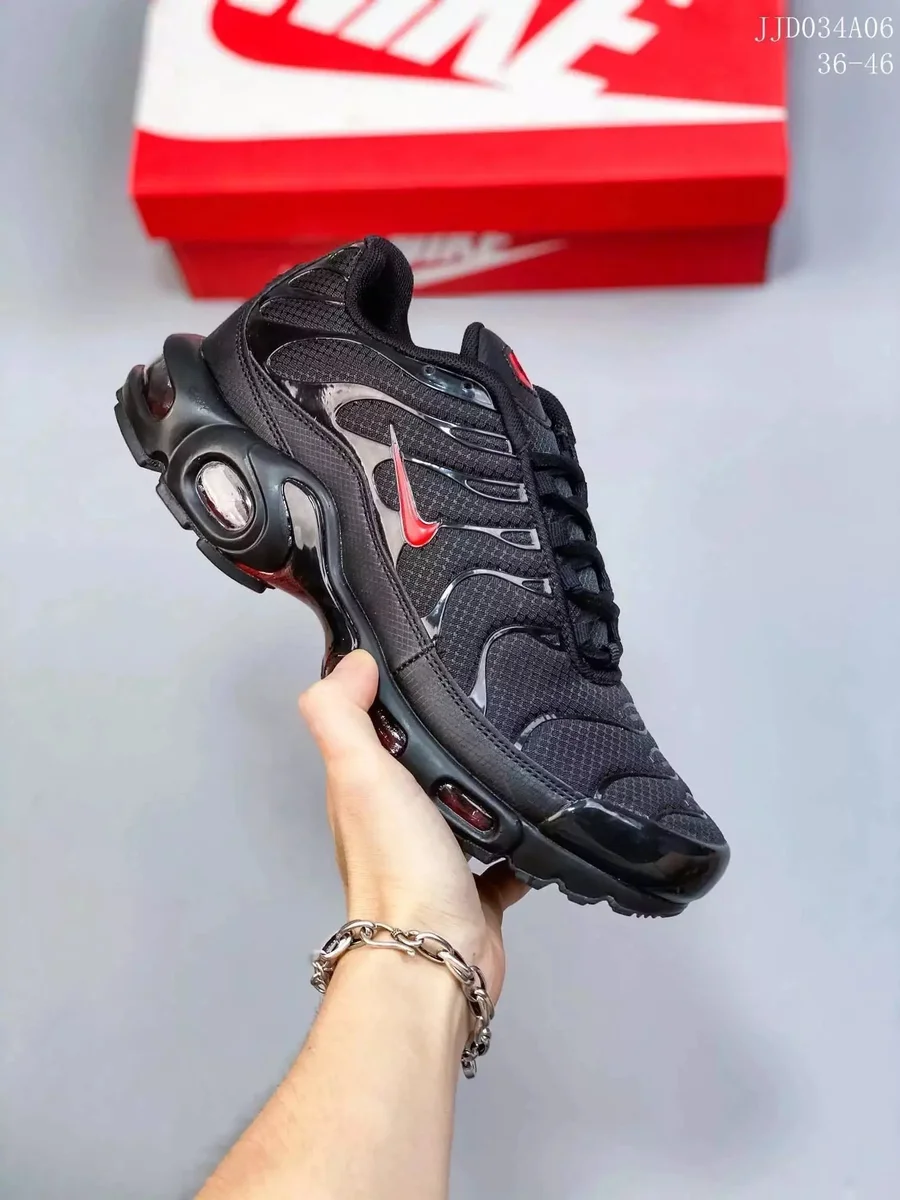 Nike Air Max Plus Tuned Air Triple Black Sneakers