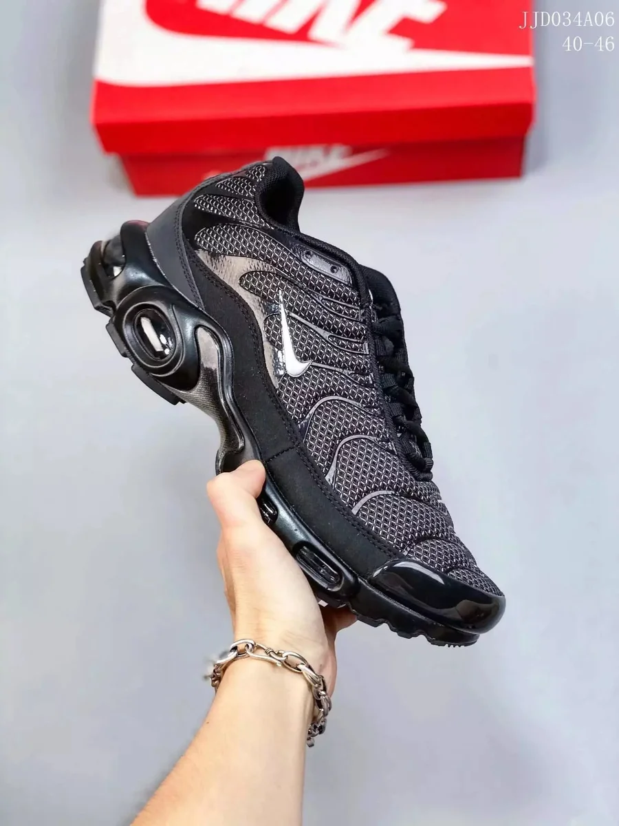Nike Air Max Plus Tuned Air Triple Black Sneakers