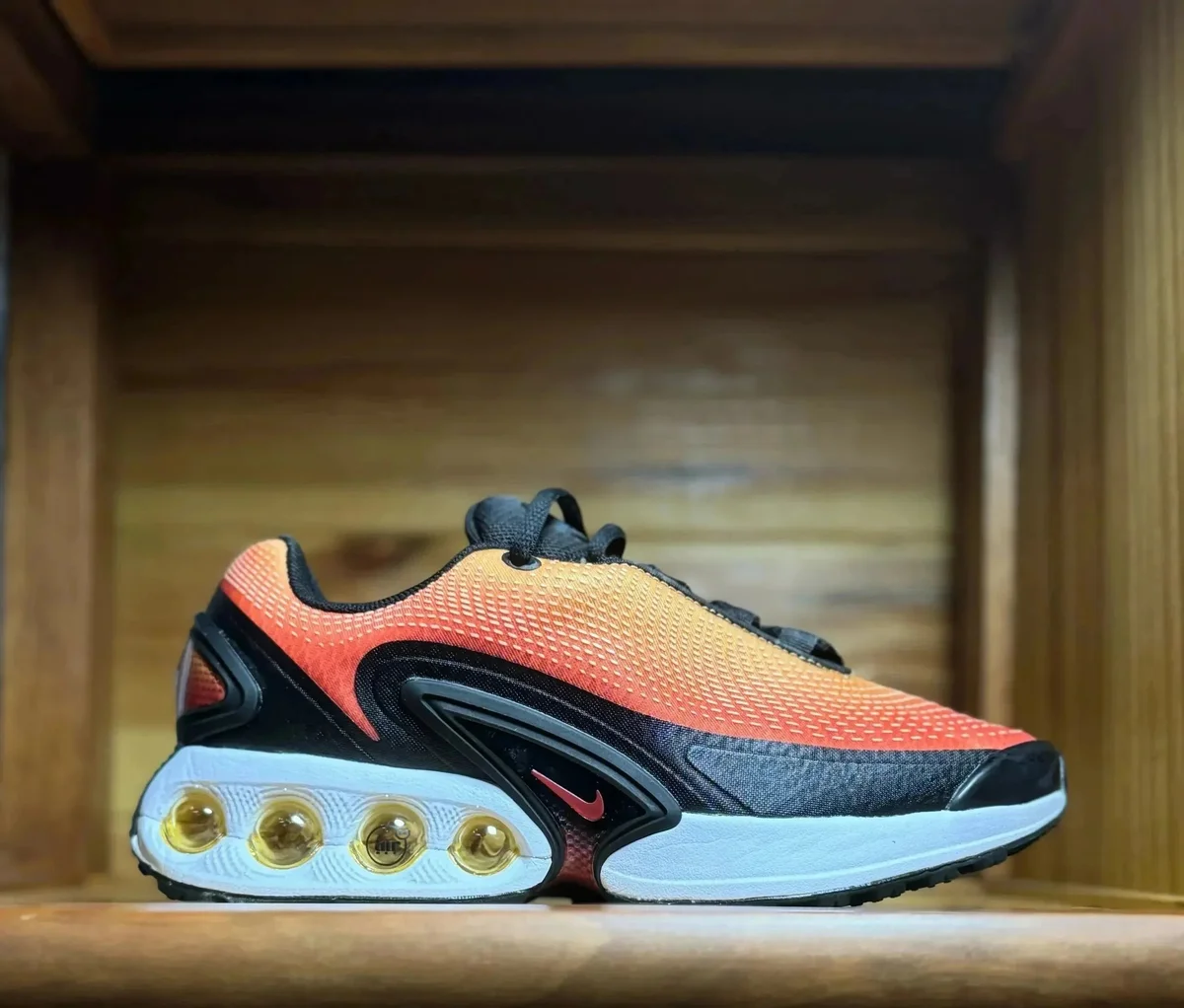 Nike Air Max 2000 Sail/University Red Sneakers