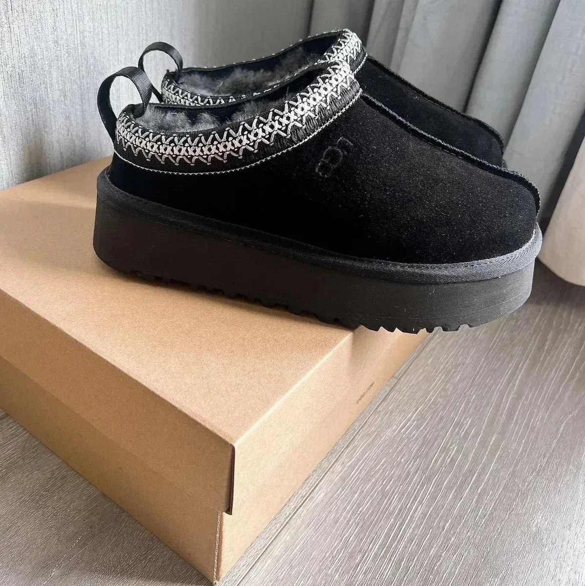 UGG Classic Short Tazz Black Boots