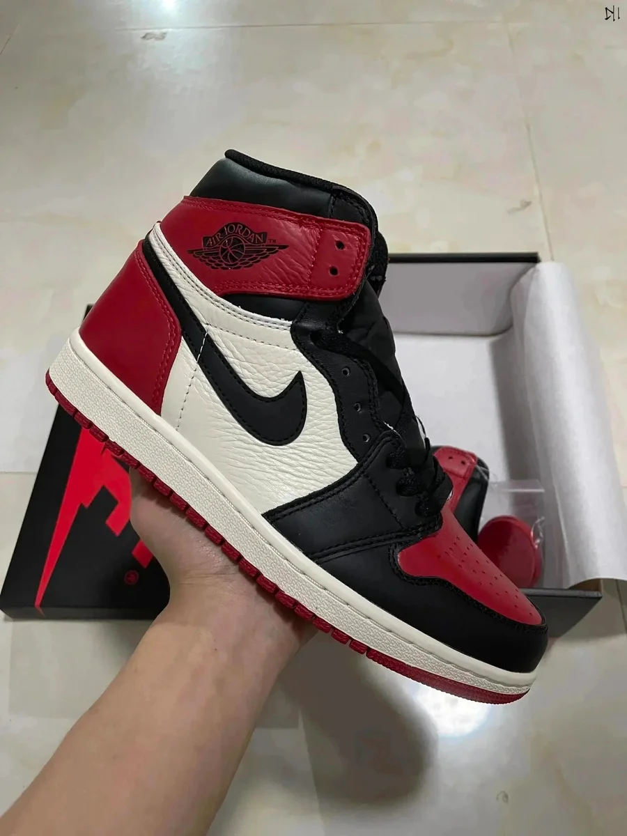 Nike Air Jordan 1 Black/Red Sneakers