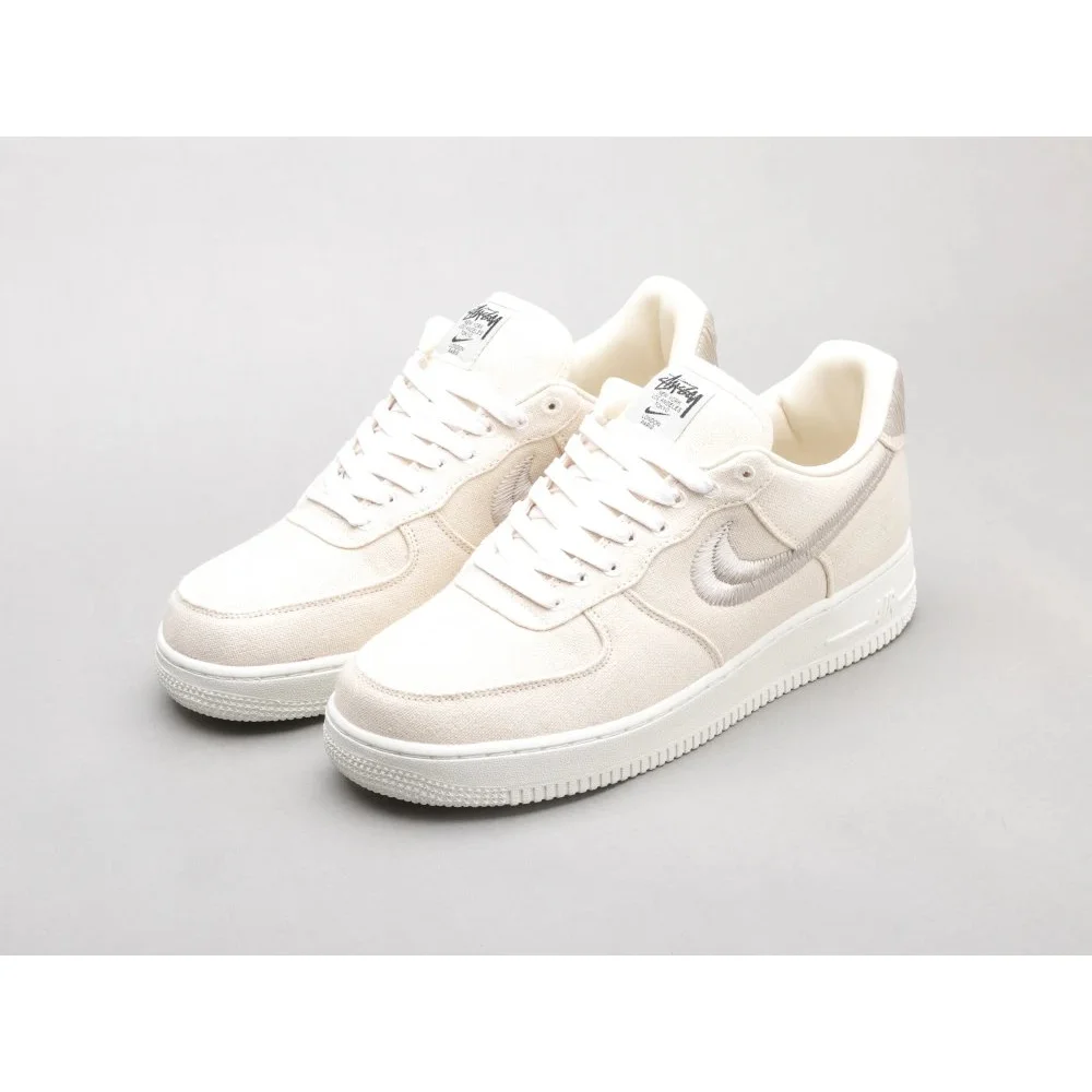 Nike Air Force 1 Low '07 Sail/University Red Sneakers