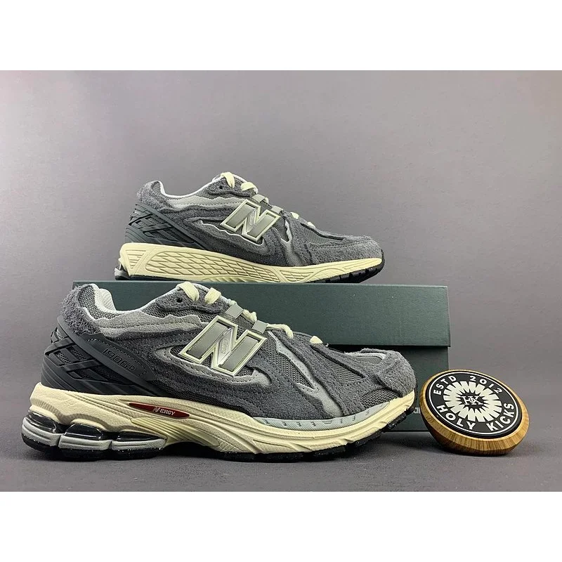 New Balance 900 247 Grey Sneakers
