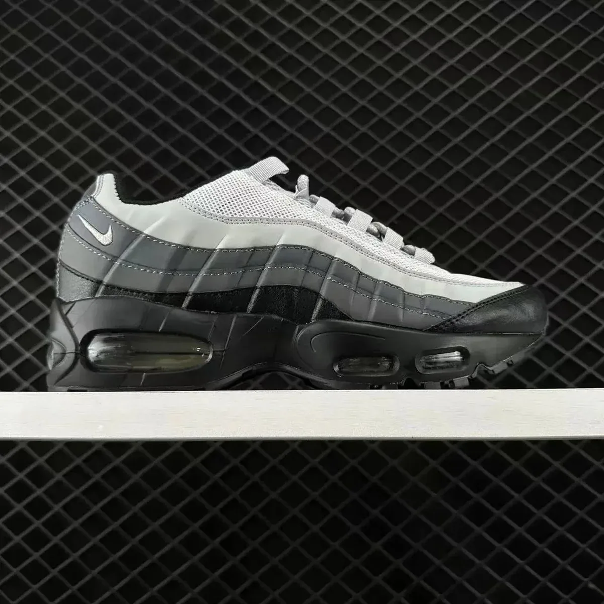 Nike Air Max 95 Sail/Black Sneakers