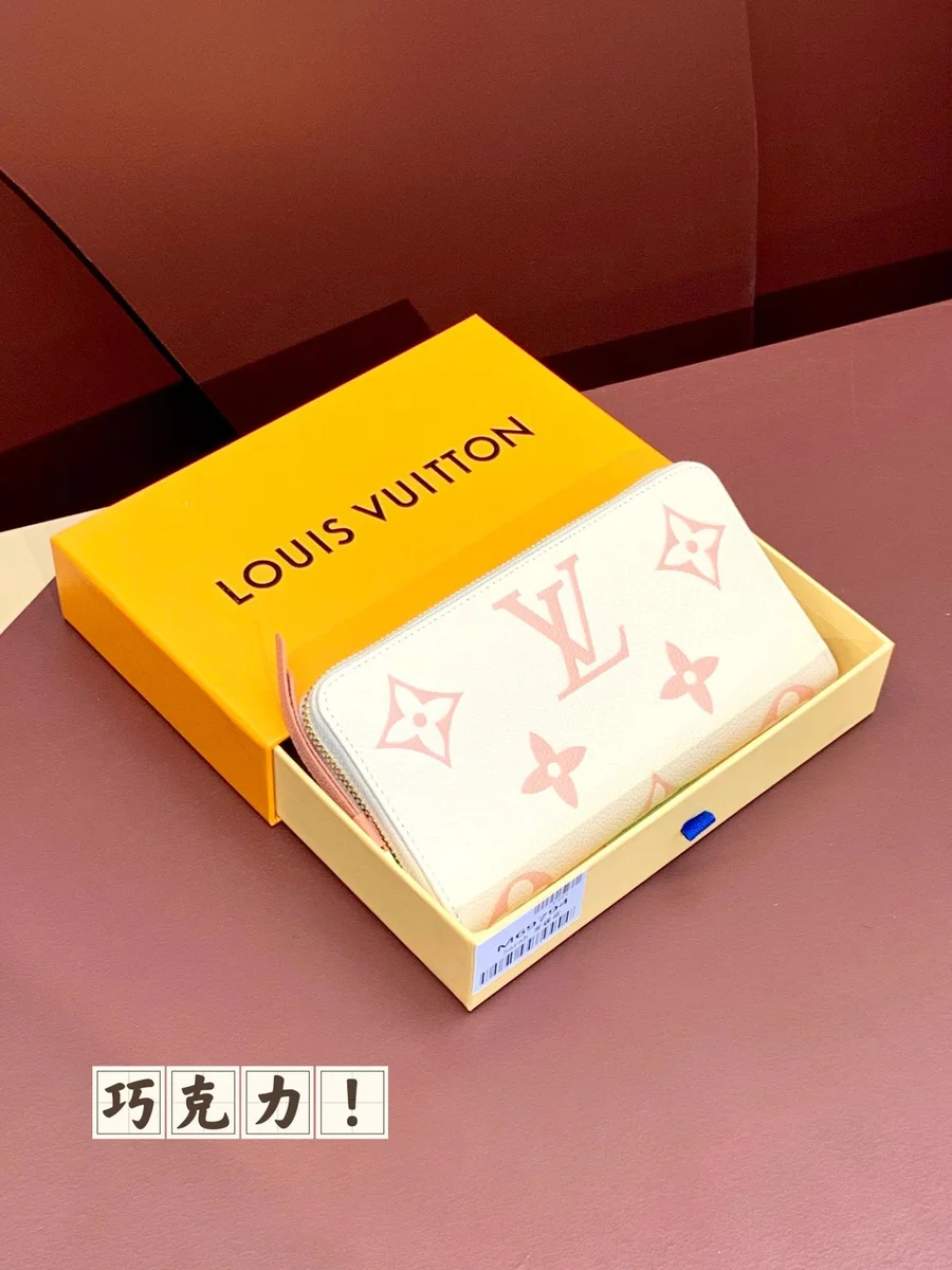 Louis Vuitton Neverfull Monogram Wallet in Pink