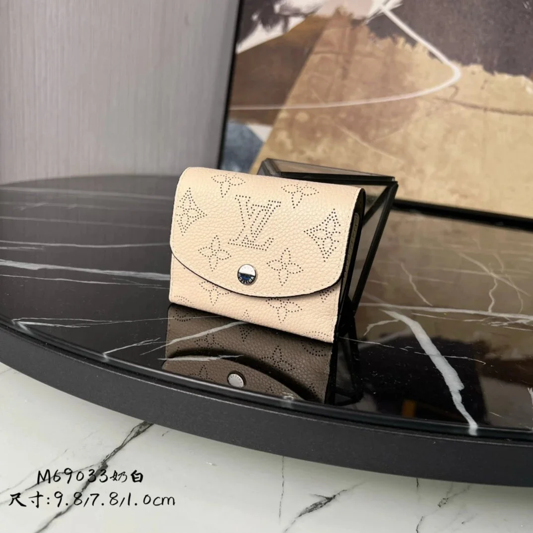 Louis Vuitton Tabi M69033 Cream Coin Purse