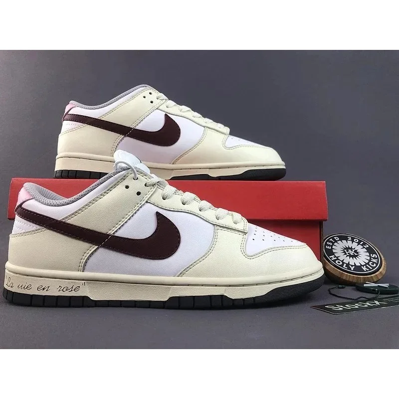 Nike Dunk Low 'La vie en rose' Sneakers