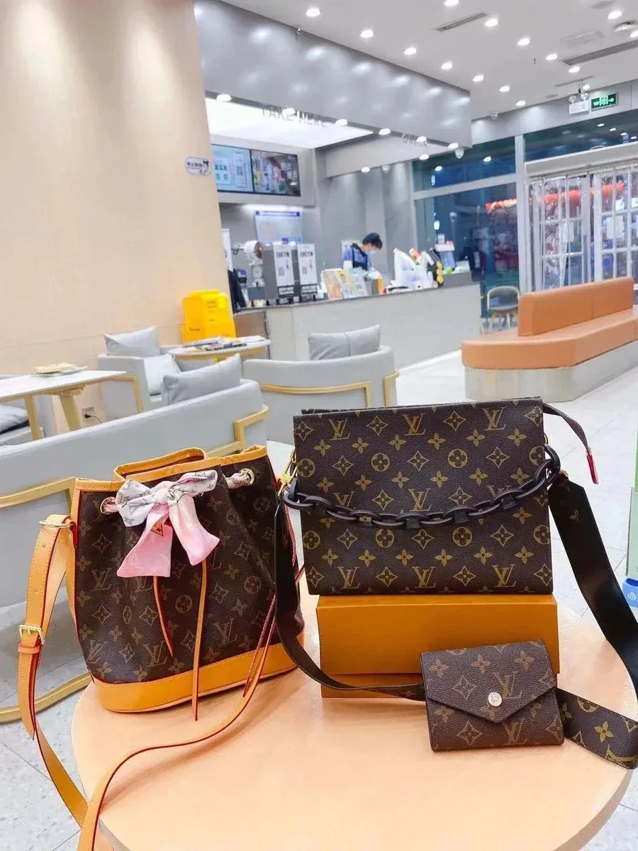 Louis Vuitton Neverfull Monogram Canvas Bag