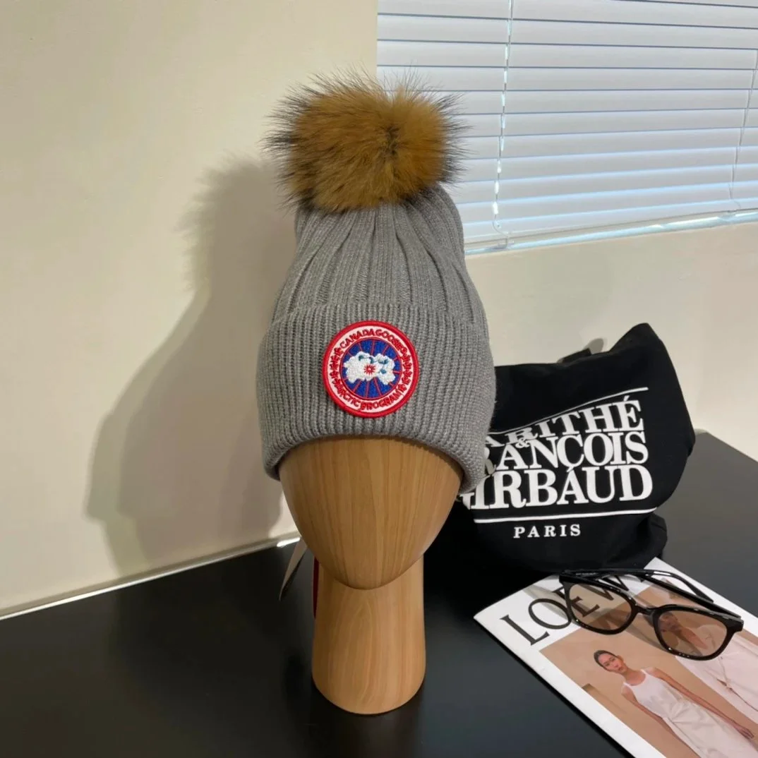 Canada Goose Chilliwack Grey Fur Pom Beanie