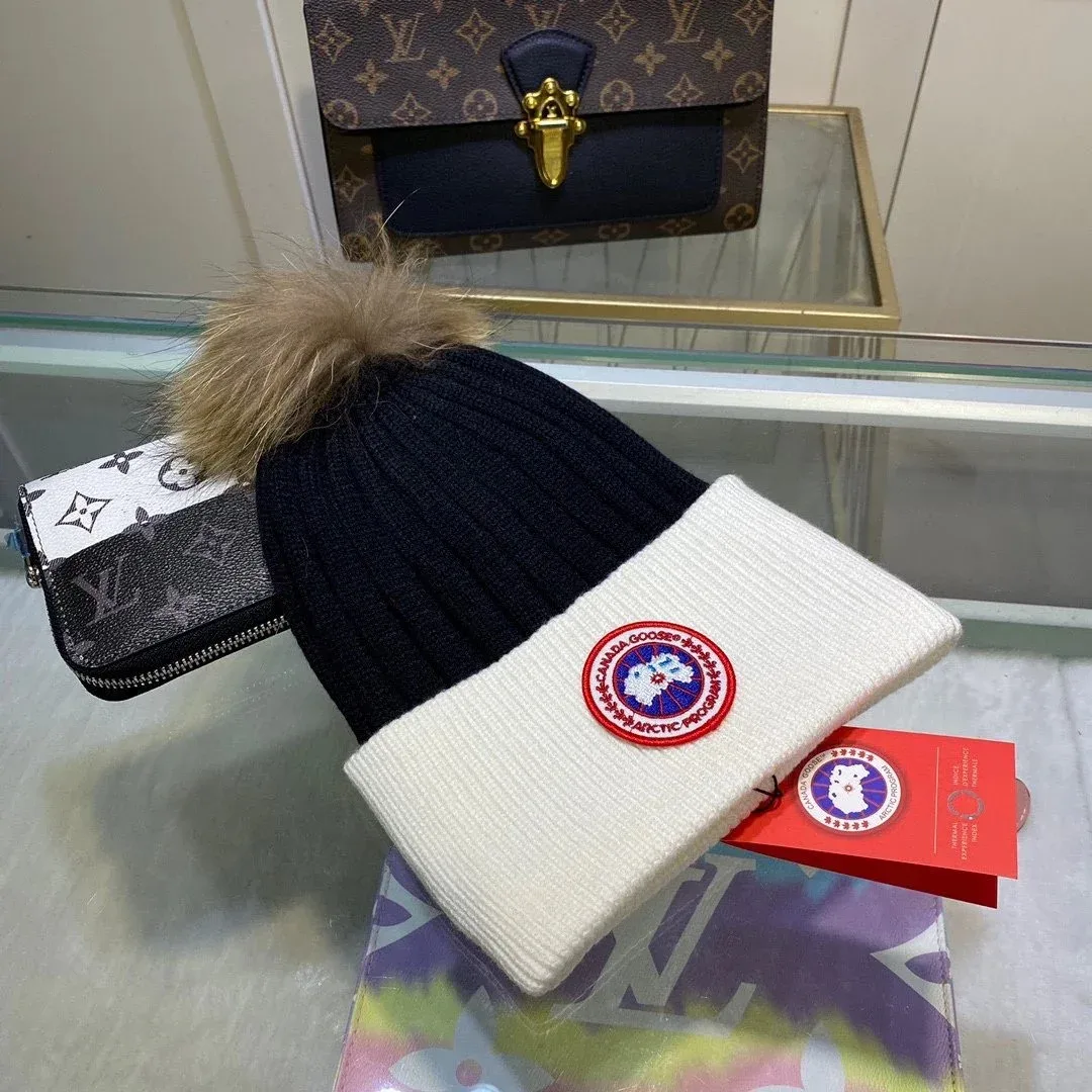 Canada Goose Arctic Program Black/White Beanie