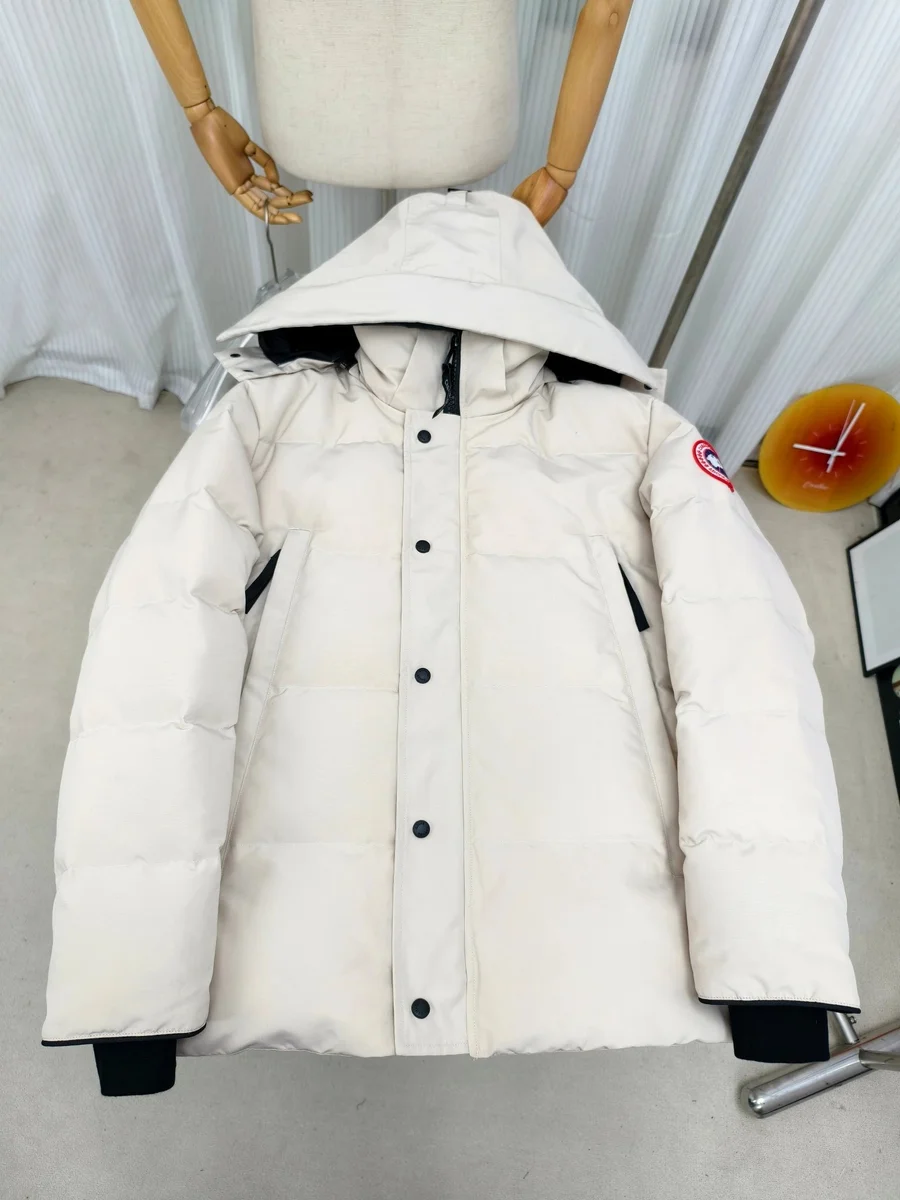 Canada Goose Chilliwack Off-White Parka