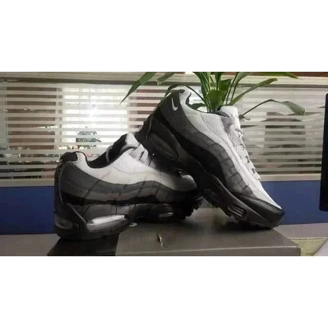 Nike Air Max 95 Sail/Black Sneakers