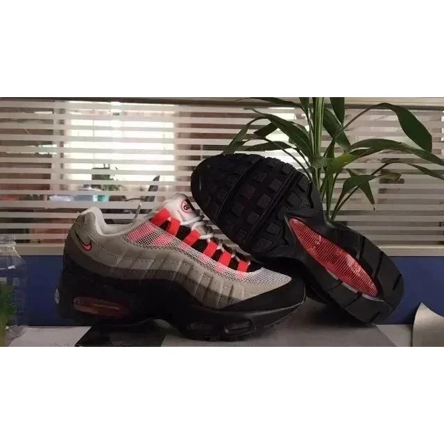 Nike Air Max 95 Sail/University Red Sneakers