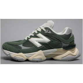 New Balance 900 Olive Green Sneakers