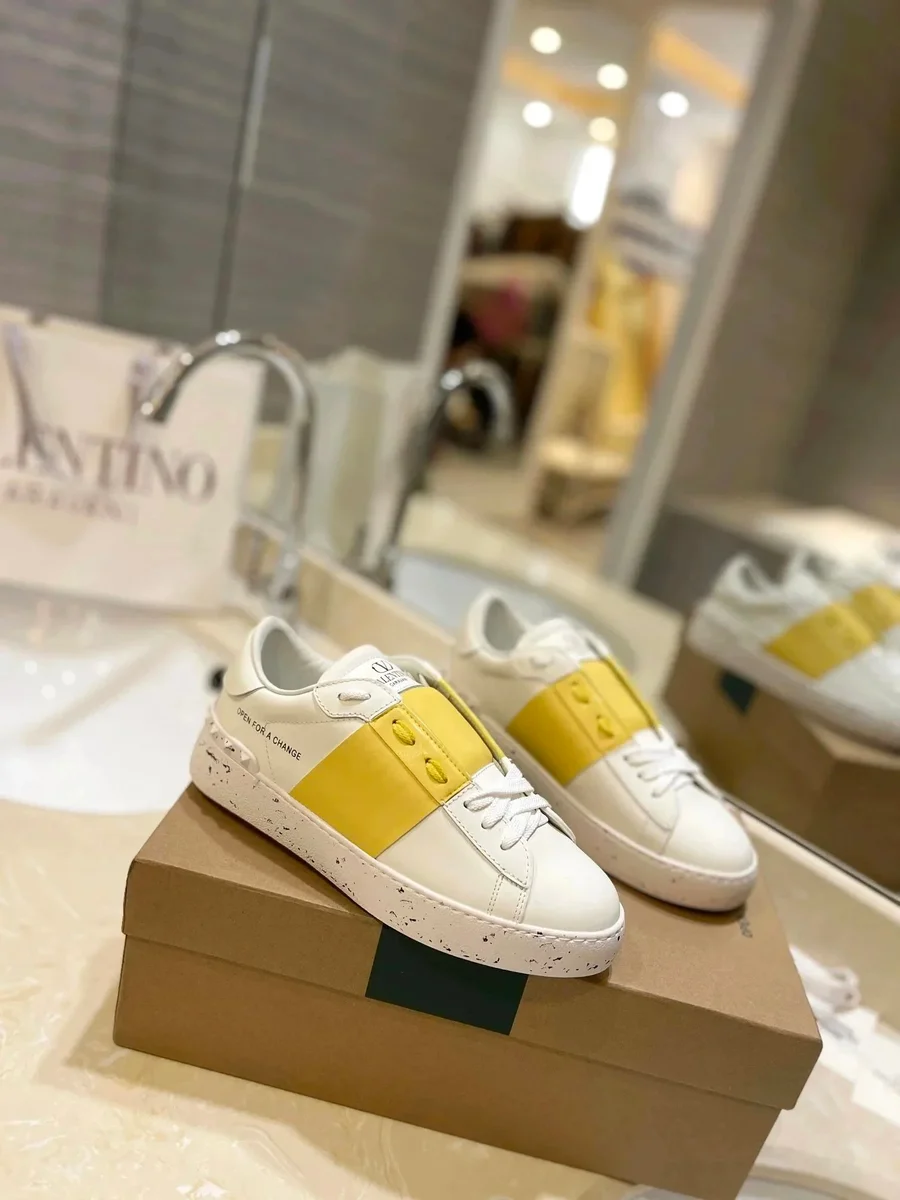 Valentino Valentino Rockstud VLTN White & Yellow Sneakers White - 1