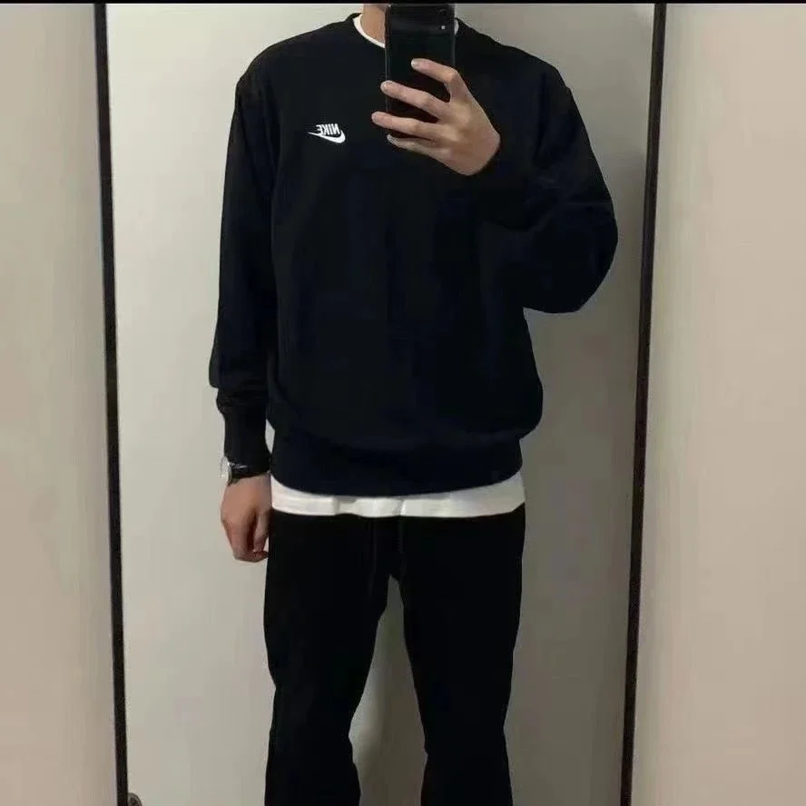 Nike刺绣黑色圆领卫衣