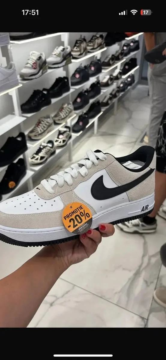 Nike Air Force 1 Sail/Black Sneakers