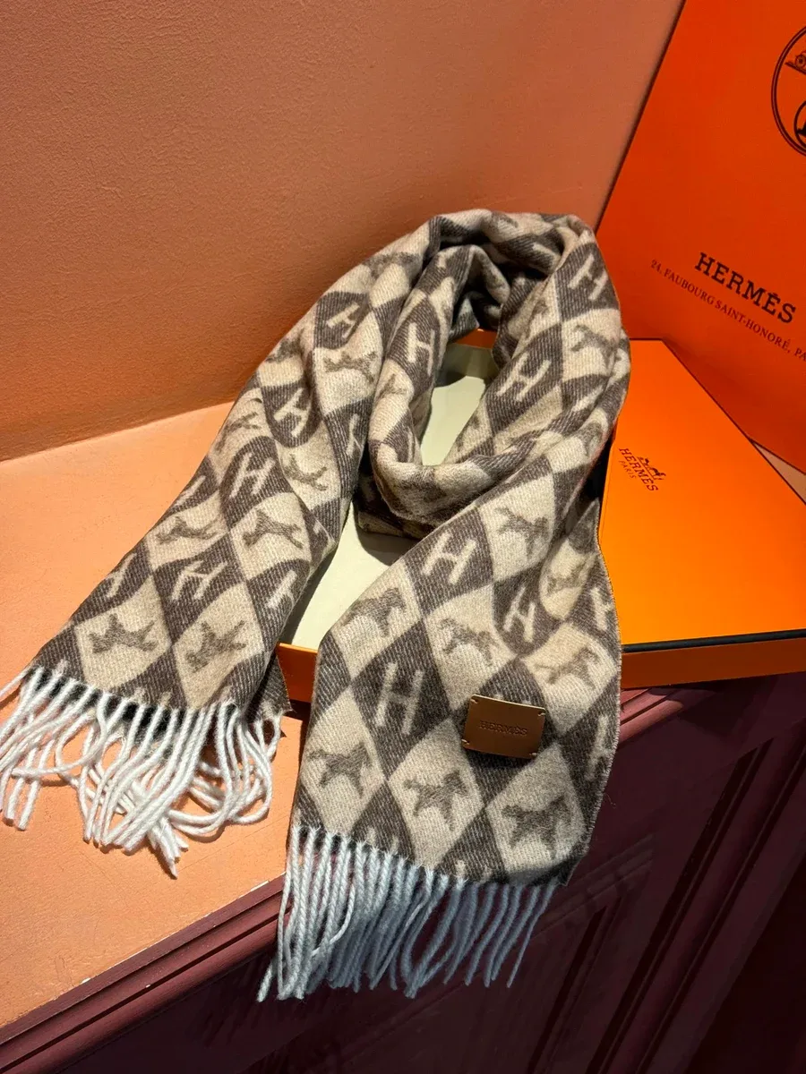Hermès Monogram Scarf Beige/Grey Winter Accessory