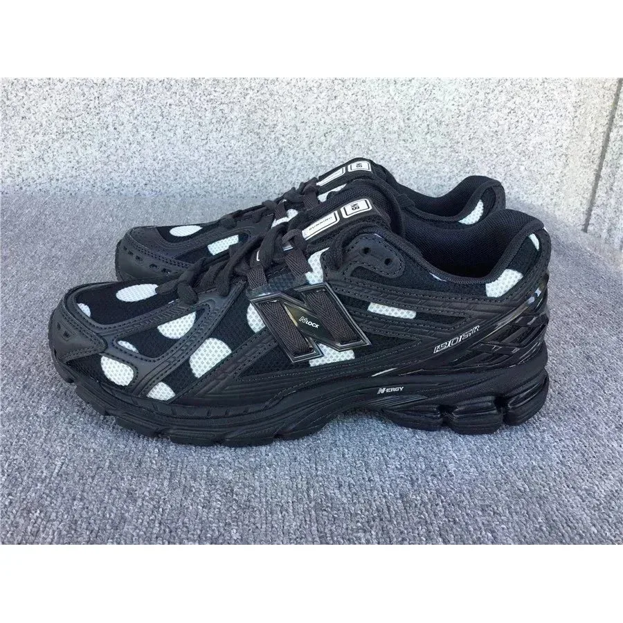 New Balance 900 2400 Black/White Sneakers