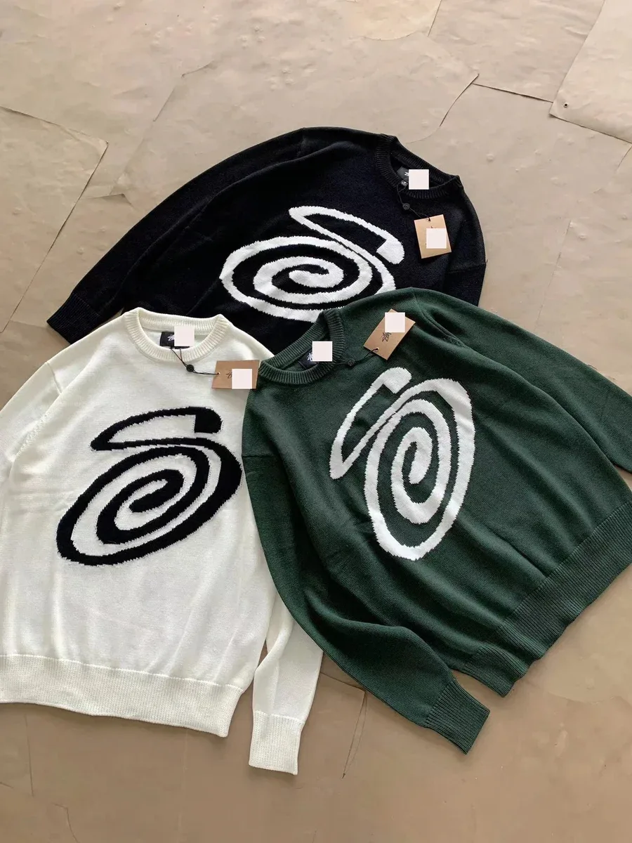 Unisex Spiral Knit Sweater in 406米白