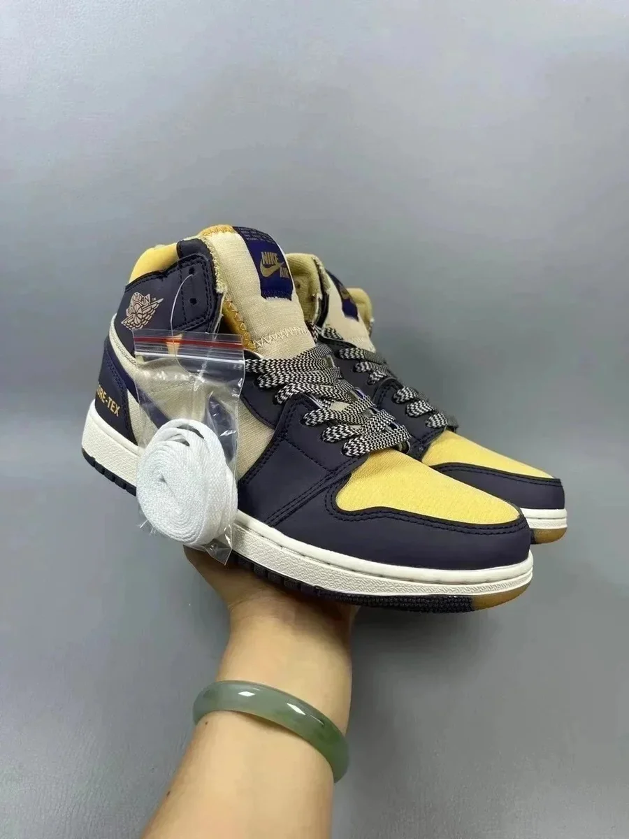 Nike Air Jordan 1 GORE-TEX Midnight Navy/Yellow Sneakers