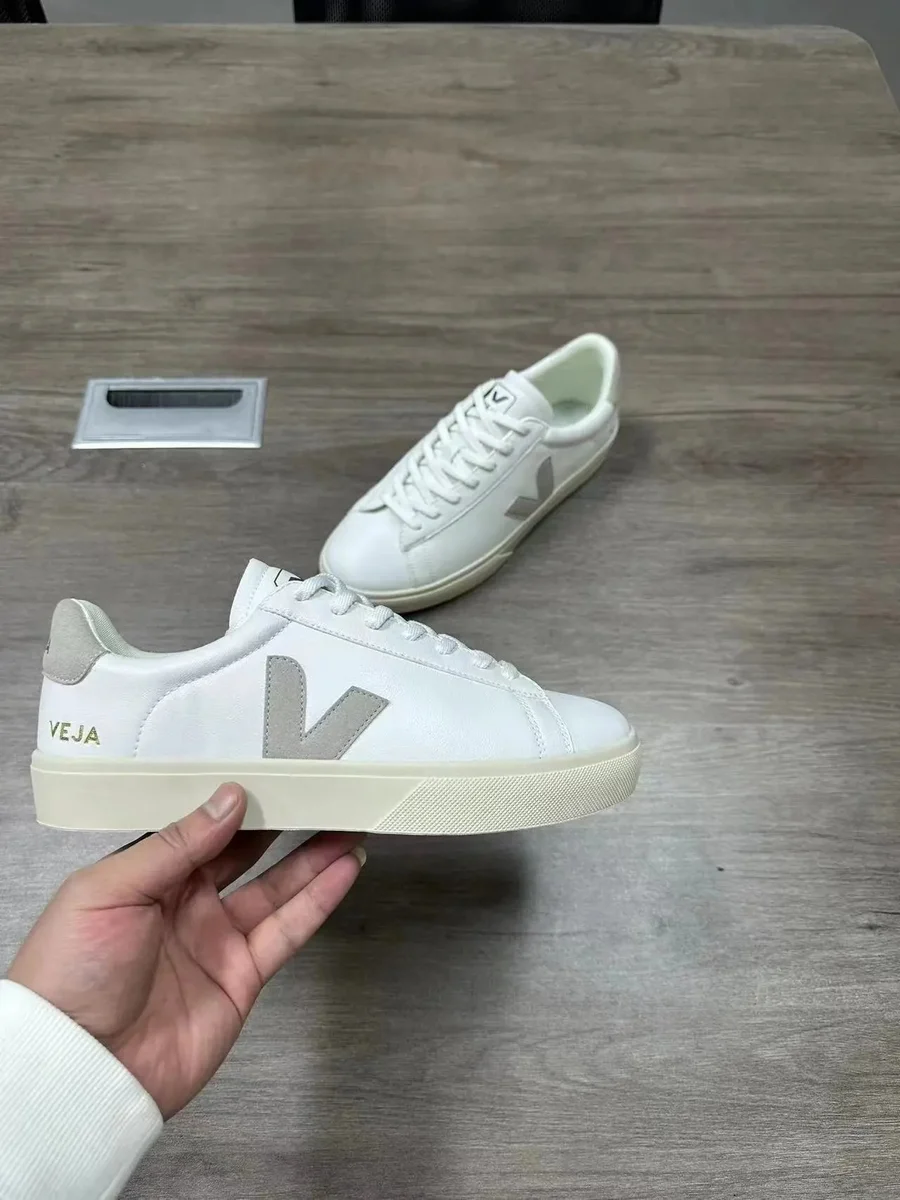 Veja VEJA White Leather Sneakers