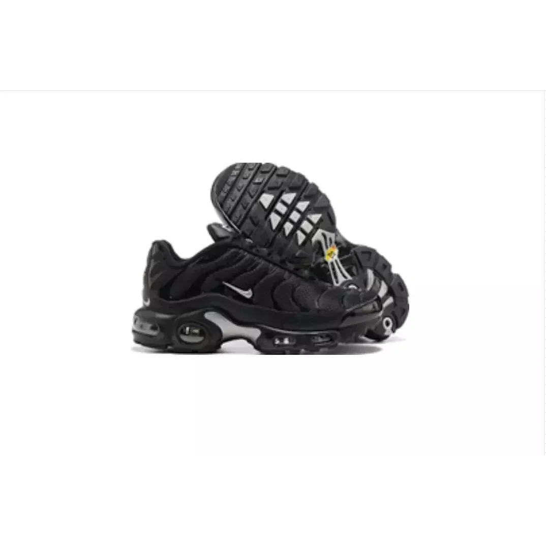 Nike Air Max Plus Triple Black Sneakers