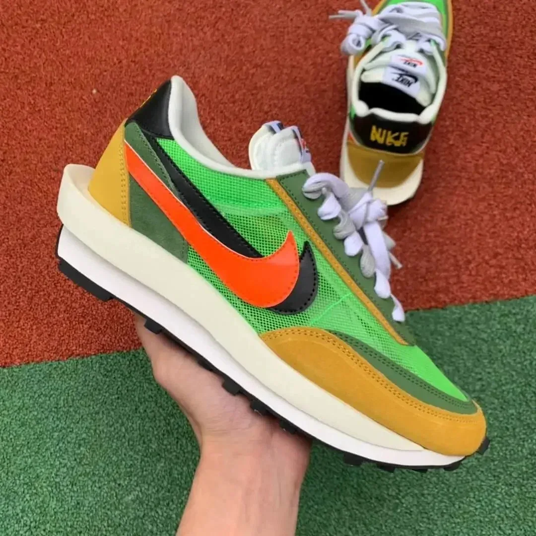 Nike Sacai LW DAWA Sail/University Red Sneakers