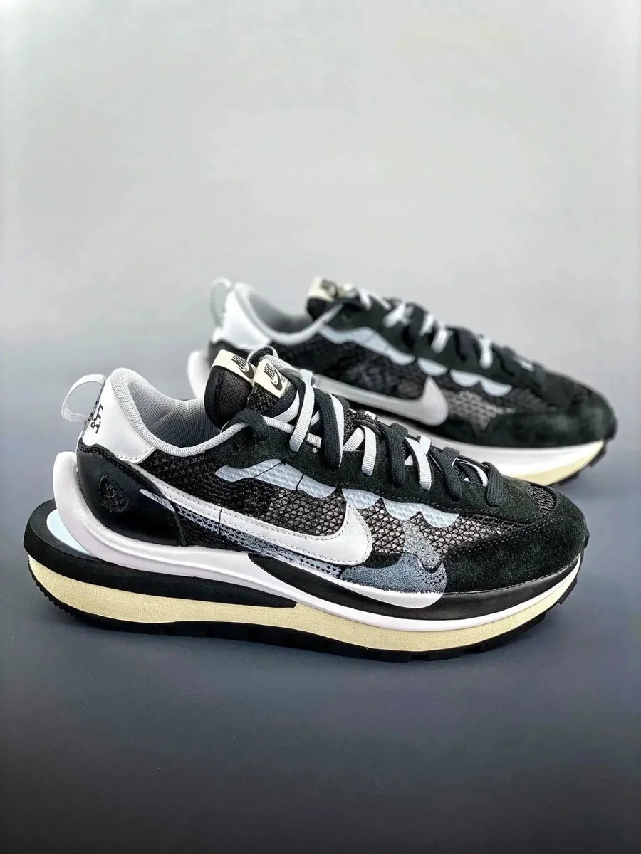 Nike Sacai The Nike Tee Black/White Sneakers
