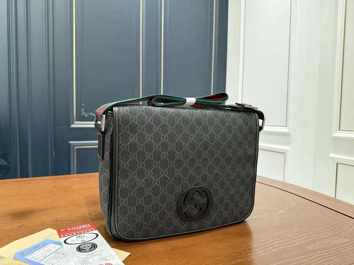 Gucci GG Supreme Black Messenger Bag